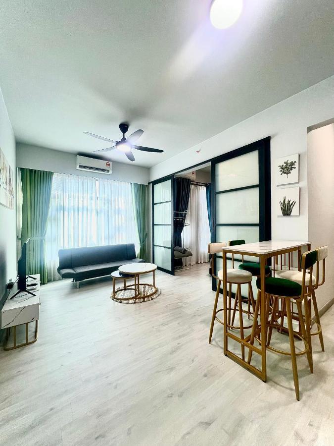 Botiza Suites At Jesselton Quay Kota Kinabalu Luaran gambar
