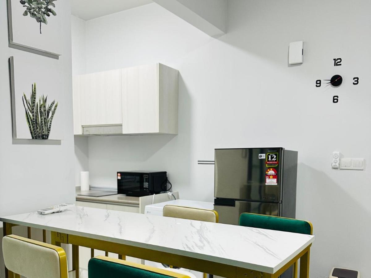 Botiza Suites At Jesselton Quay Kota Kinabalu Luaran gambar